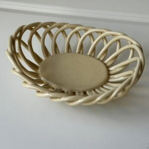 Vintage 90's speckled sage green ceramic open wave bread/fruit basket